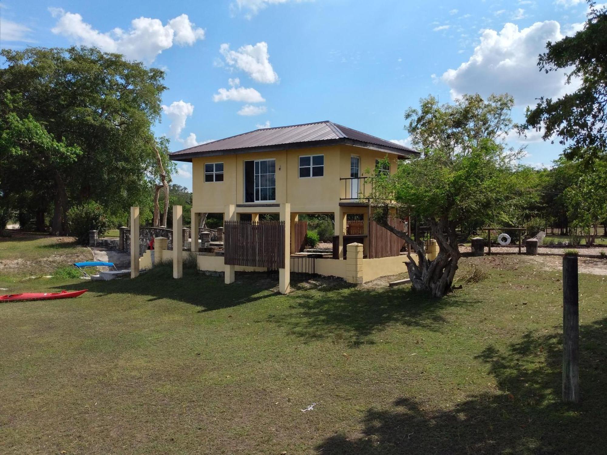 Crooкed Tree Lodge Belize Crooked Tree Екстериор снимка